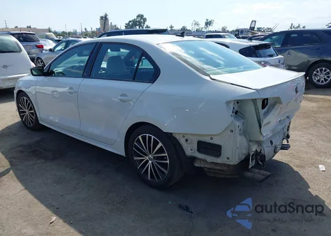 2016 Volkswagen Jetta 1.8T Sport z USA, uszkodzony, nr VIN 3VWD17AJ4GM331845